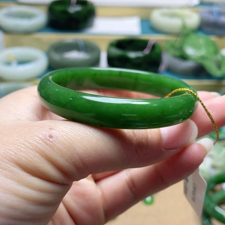 和田玉手镯54圈口。编号120银S925镶嵌