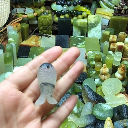 未镶嵌岫玉吊坠赵*火