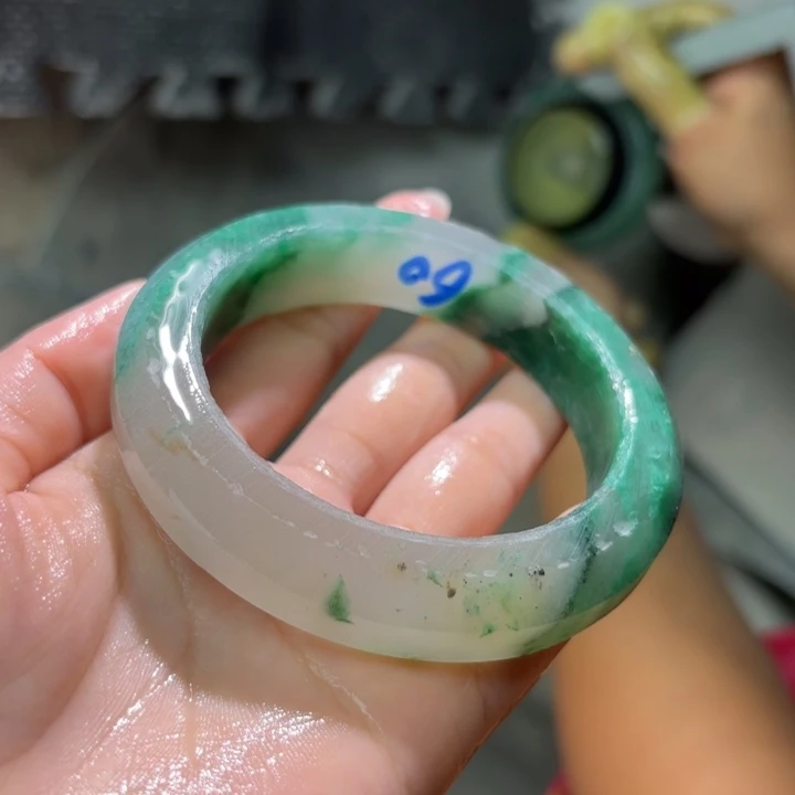 心***雨石英质玉（非洲翠）手镯未镶嵌定制