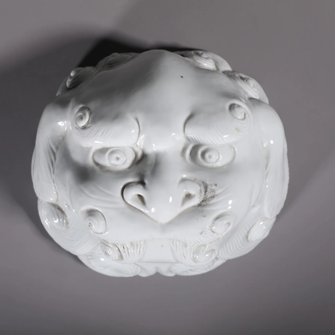 LOT010321 清 白釉狮型轿瓶 古董拍卖