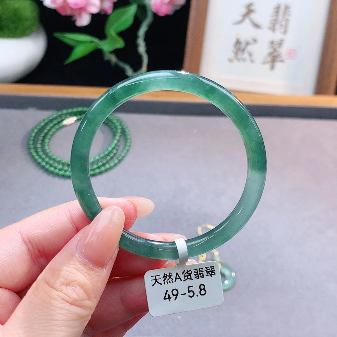 未镶嵌手镯（圆镯）翡翠