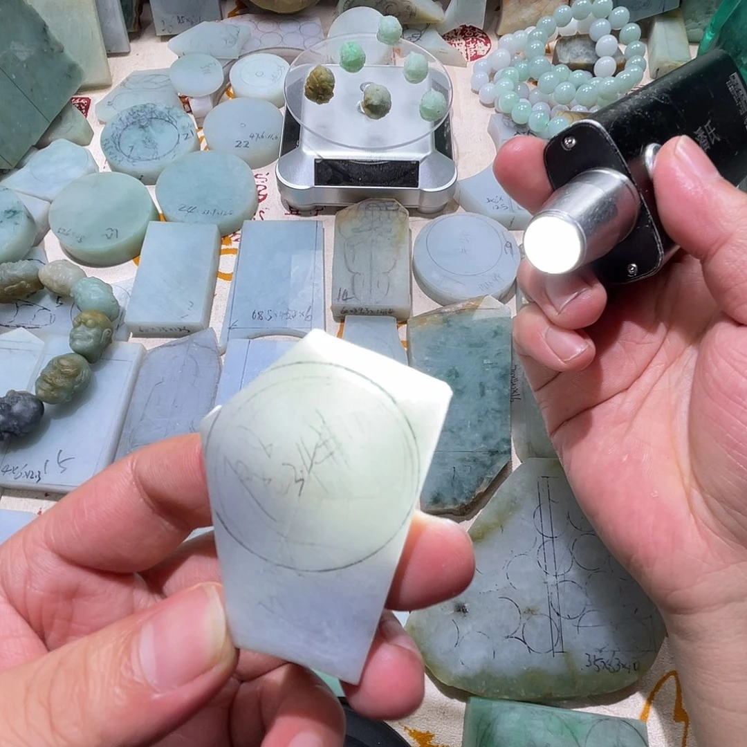 翡翠未镶嵌颈饰天然缅甸A货翡翠毛料