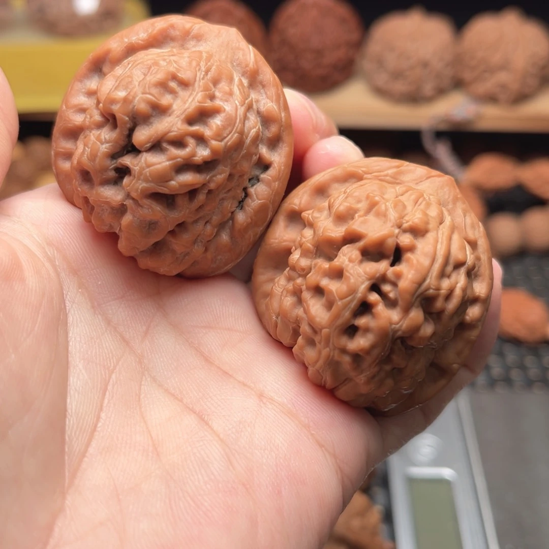 猕***桃文玩核桃金字塔38尖有磕碰天残