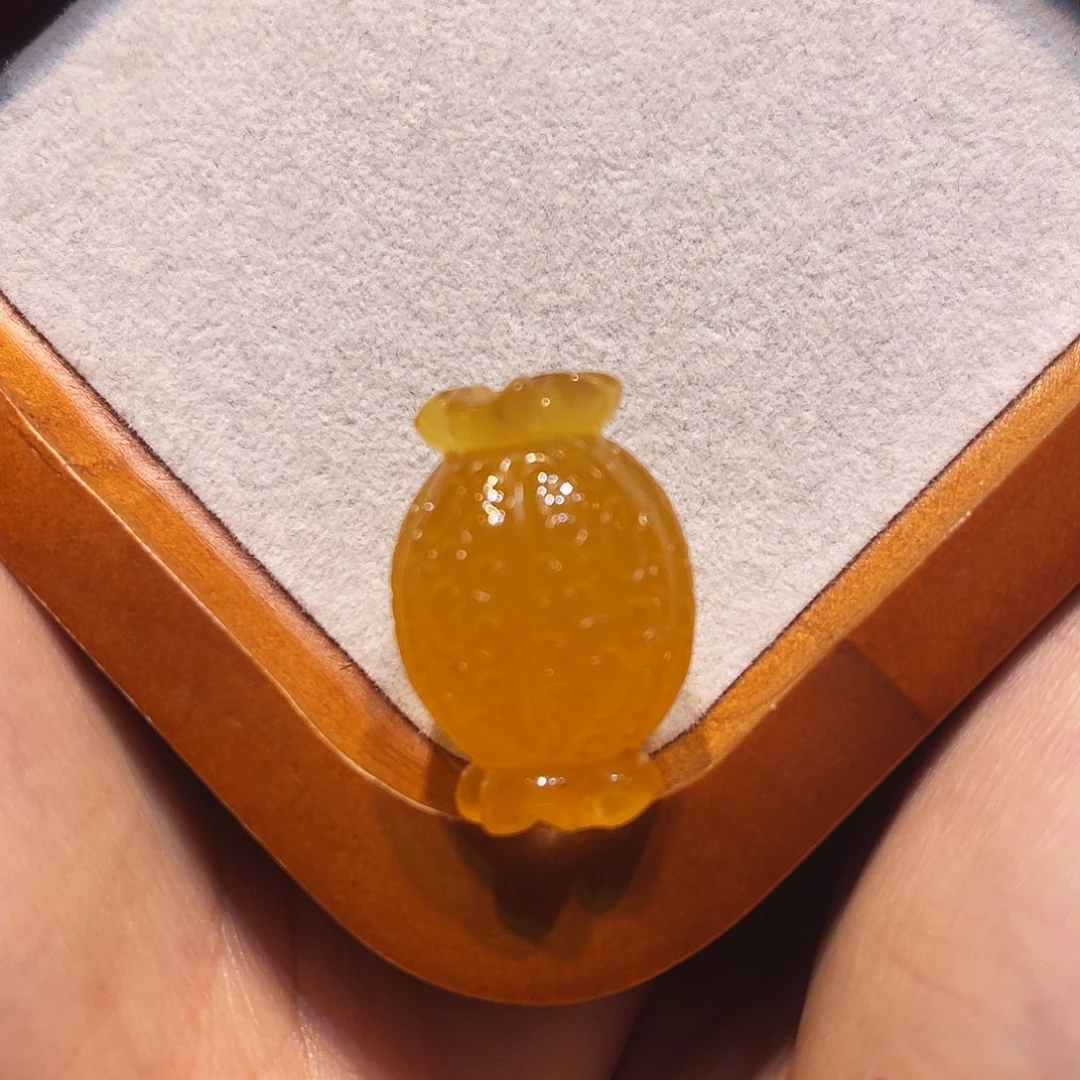 未镶嵌琥珀珠宝奇石朵****