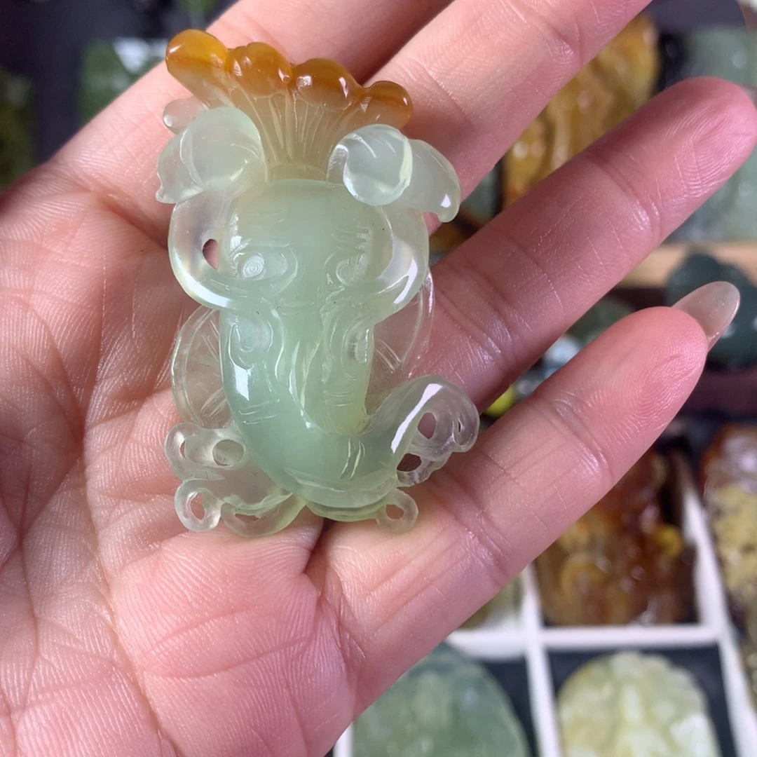 岫玉未镶嵌吊坠(赠链)