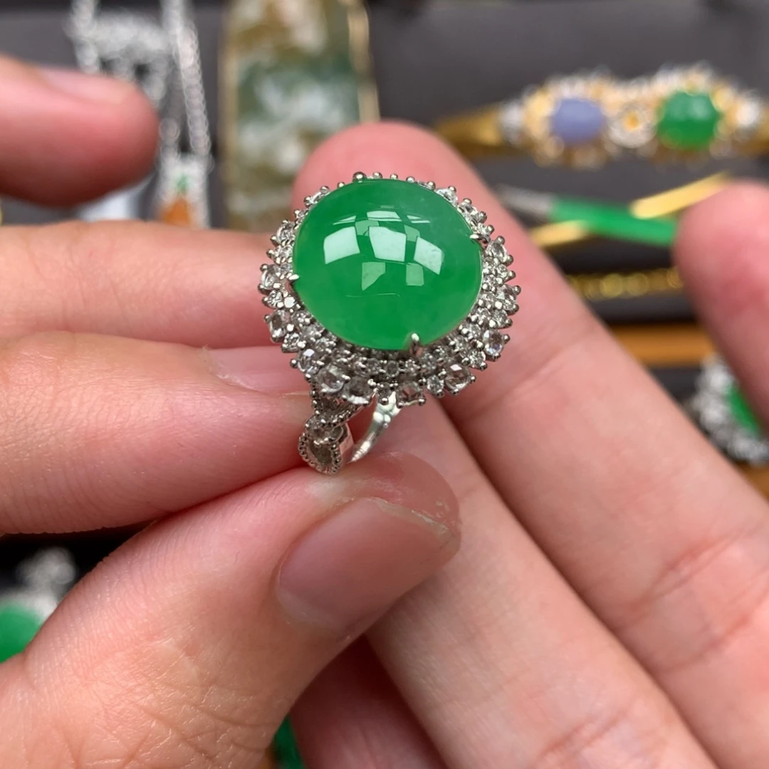 翡翠18K金镶嵌戒指