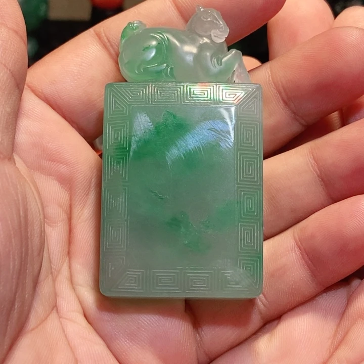 浪***子石英质玉（非洲翠）未镶嵌挂件