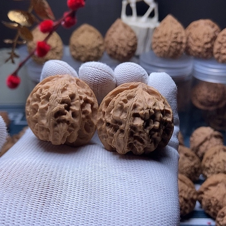 文玩核桃吊坠苹果园