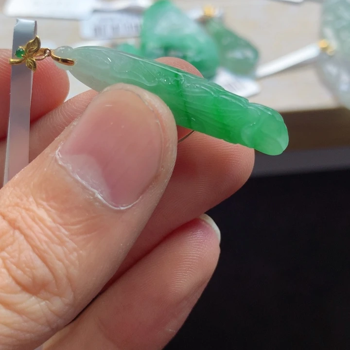 翡翠未镶嵌颈饰吊坠