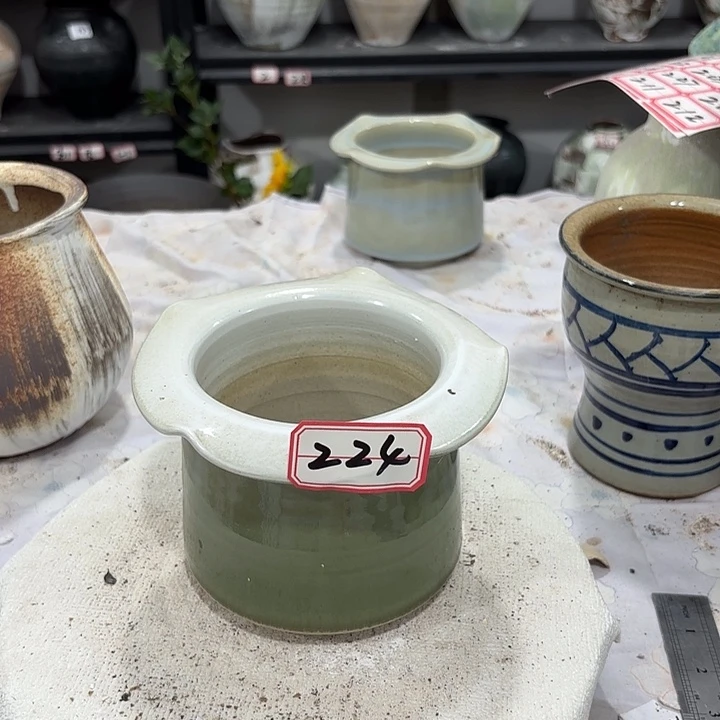 摆件高12，口10，有孔224
