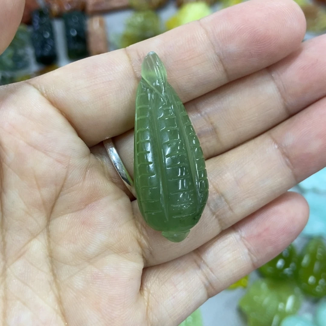 未镶嵌蛇纹石玉挂件