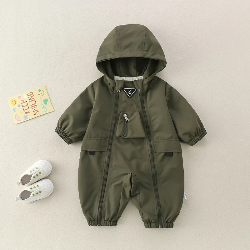 婴儿衣服春季长袖连体衣军绿色冲锋衣外套新生儿春秋防风外出哈衣