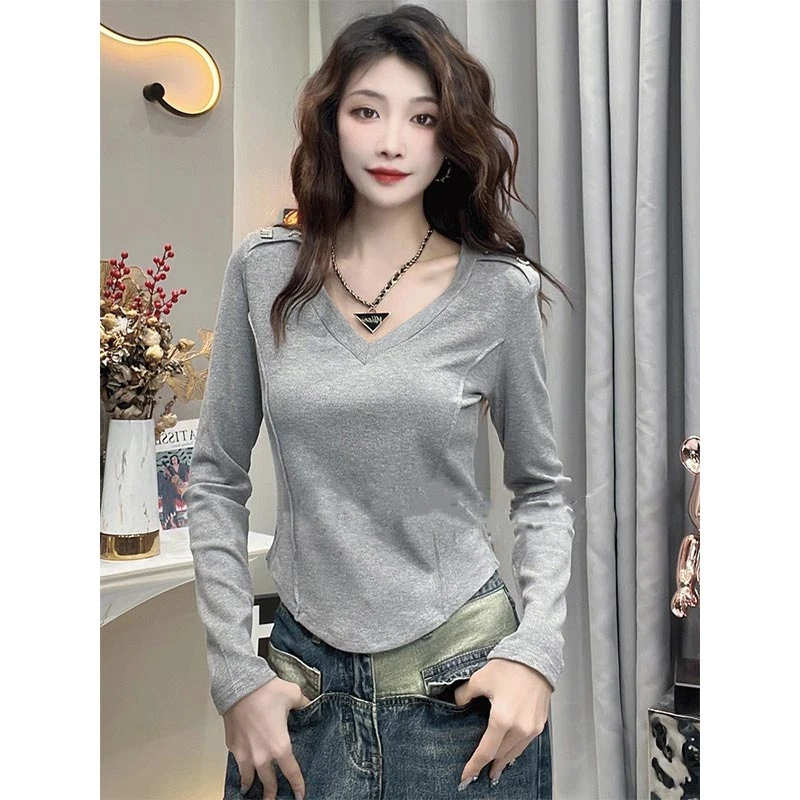 2025年新款春秋不规则V领长袖t恤女修身内搭打底短款上衣设计感