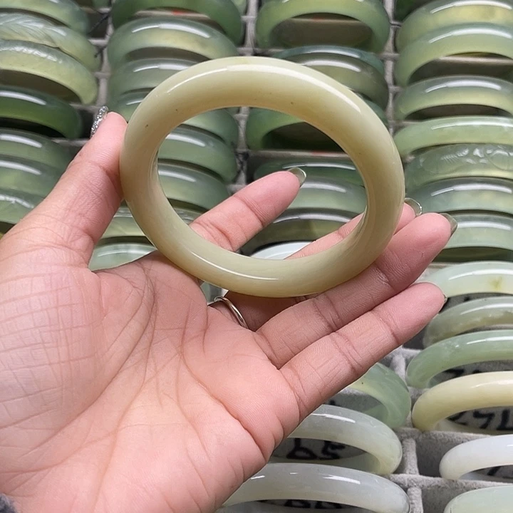 蛇纹石玉未镶嵌手镯263