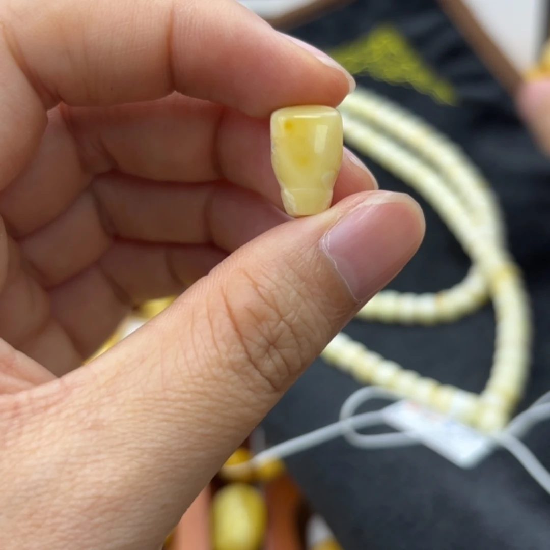 未镶嵌蜜蜡珠宝奇石