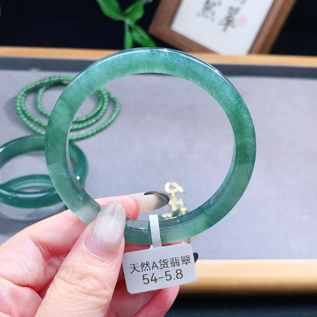 翡翠手镯（圆镯）未镶嵌