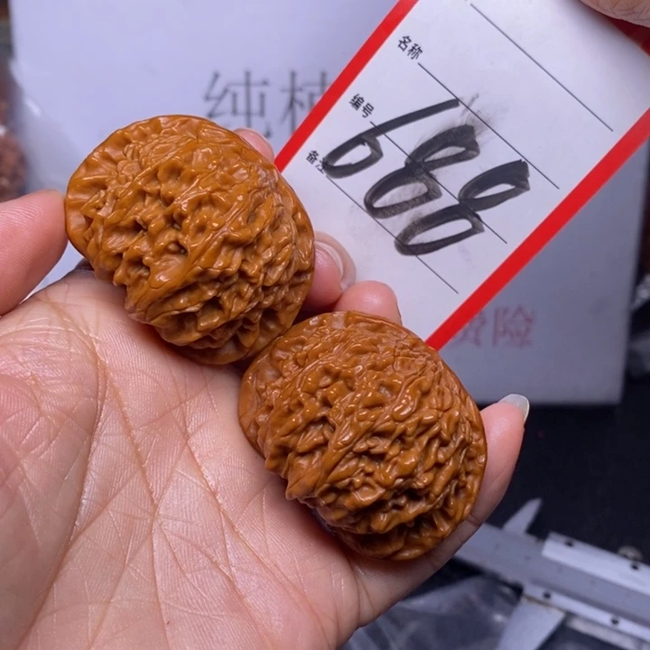 文玩核桃把件688，44闷白色差