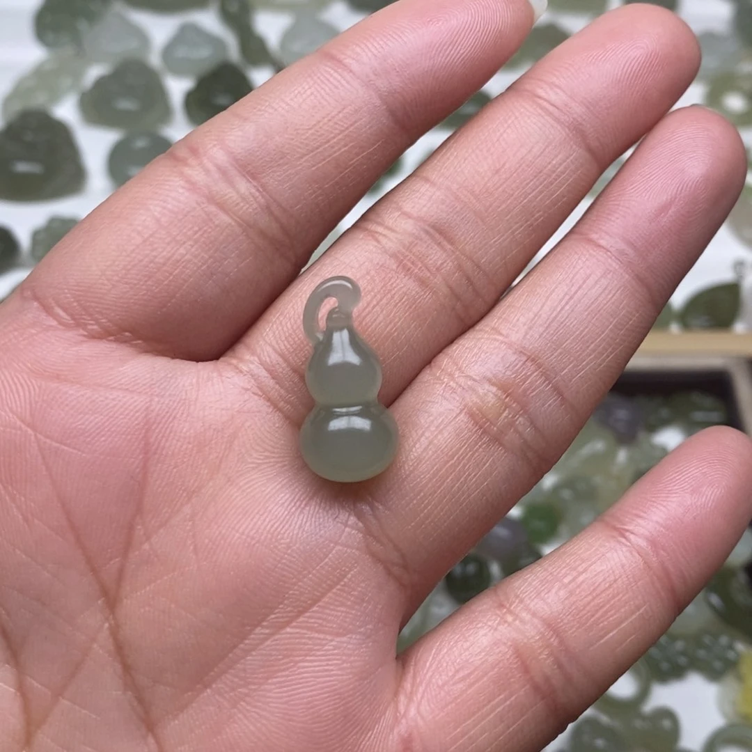 和田玉颈饰未镶嵌爱**朵