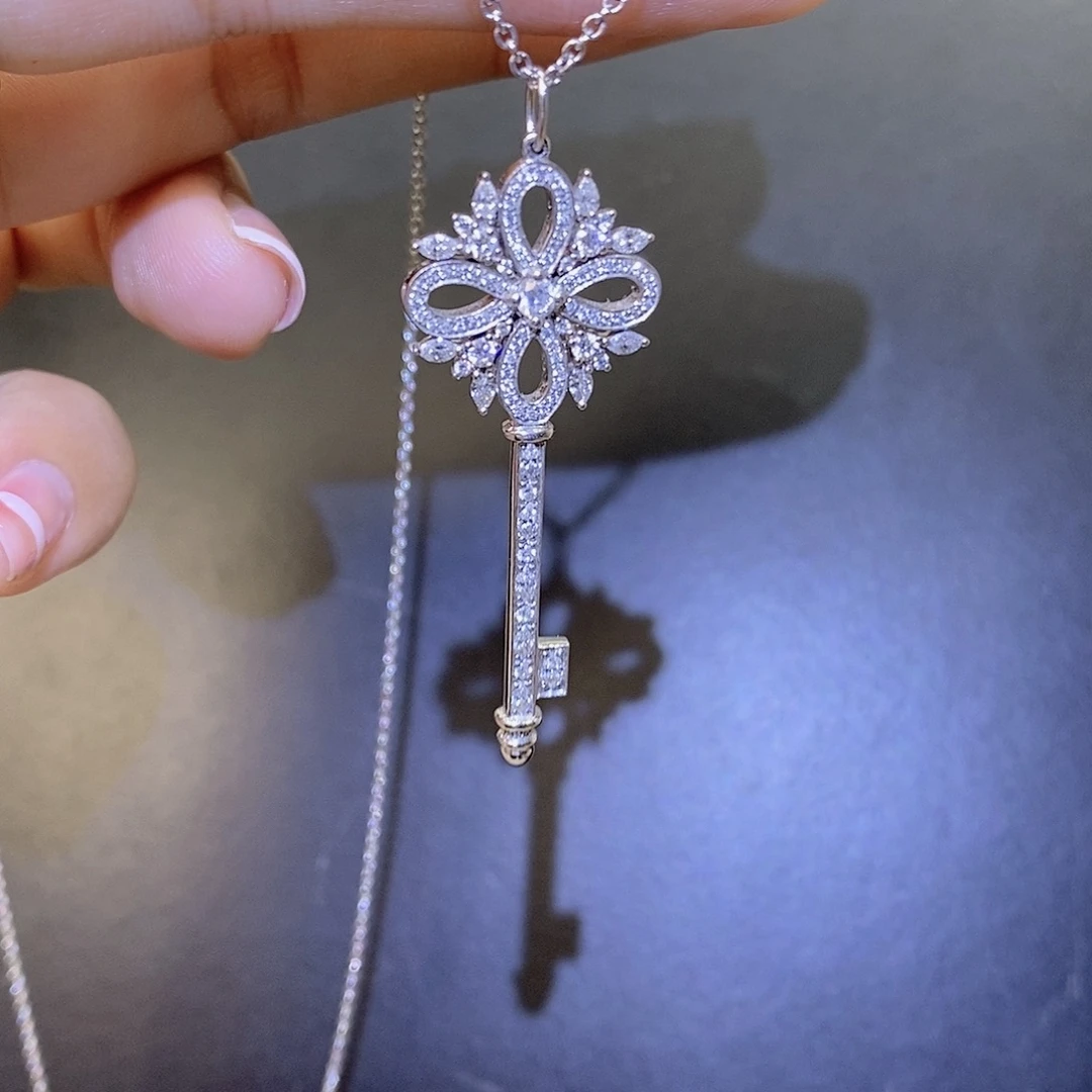 铂Pt950镶嵌钻石颈饰维多利亚雪花钥匙