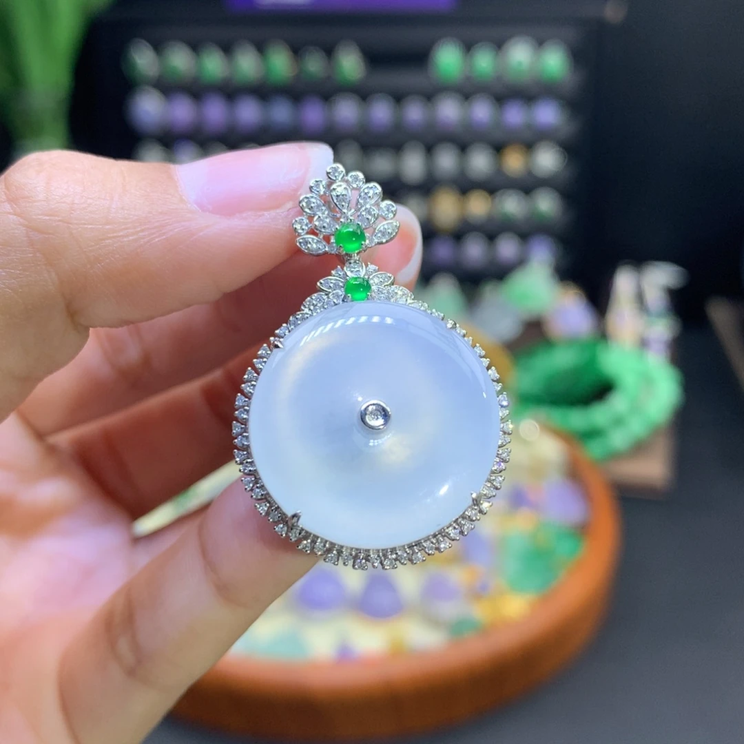 翡翠18K金镶嵌颈饰