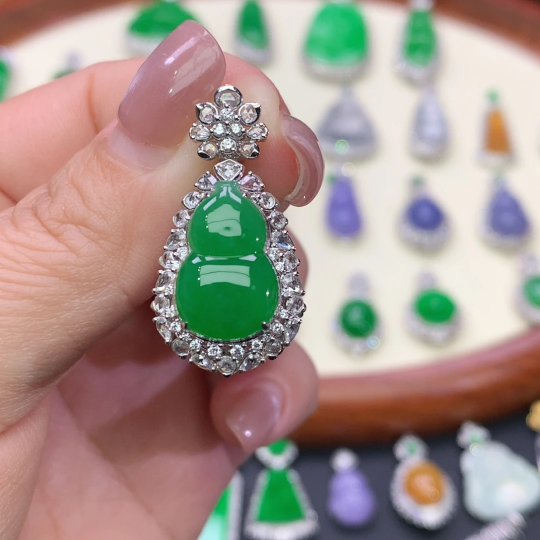 R***y翡翠18K金镶嵌吊坠(不含链)