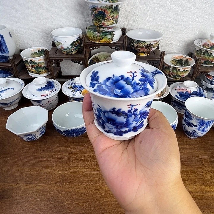 忠意堂釉下彩牡丹盖碗