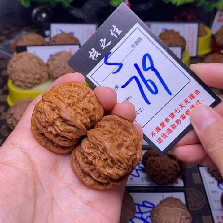 吊坠文玩核桃扎****！44白狮子769