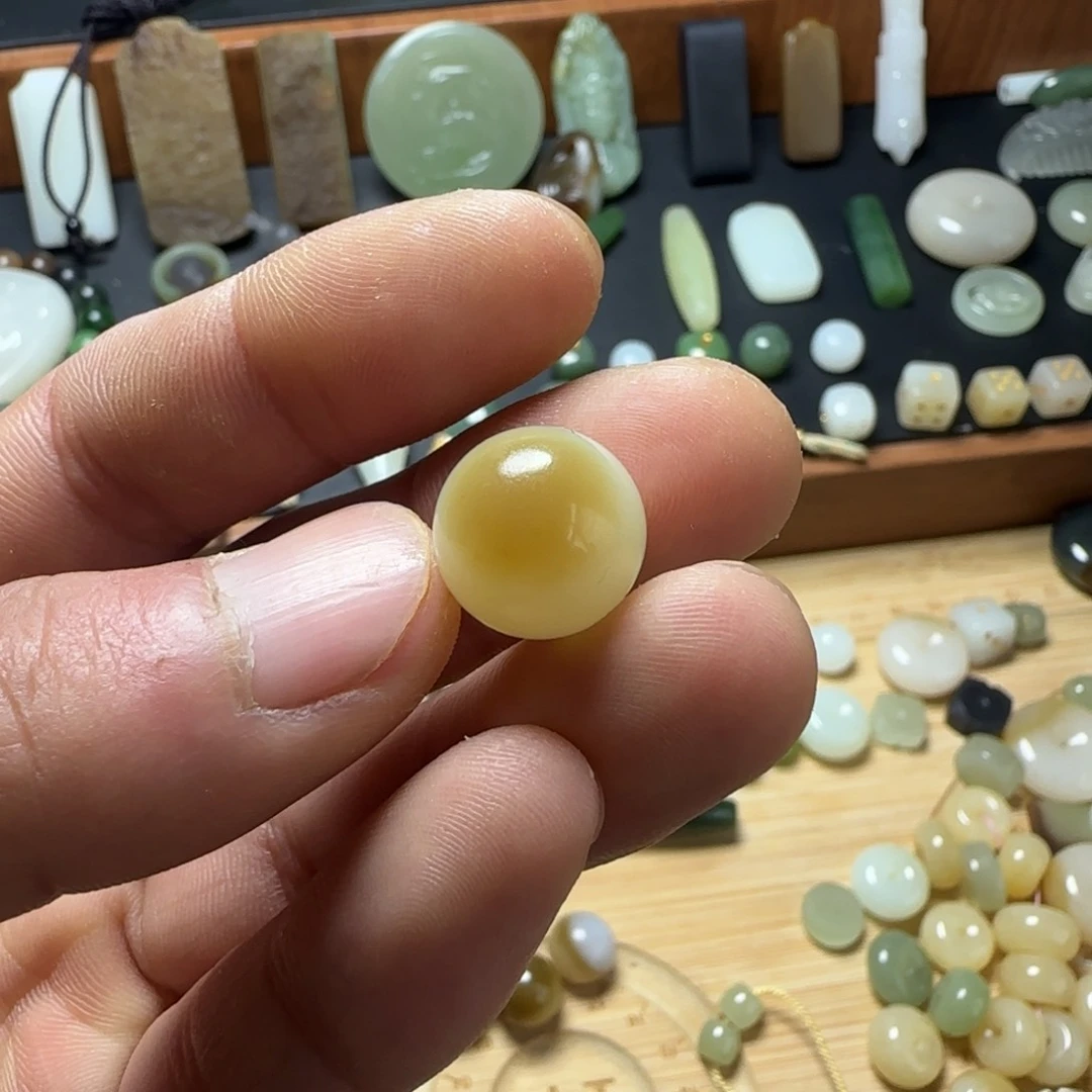 和田玉颈饰未镶嵌三****后