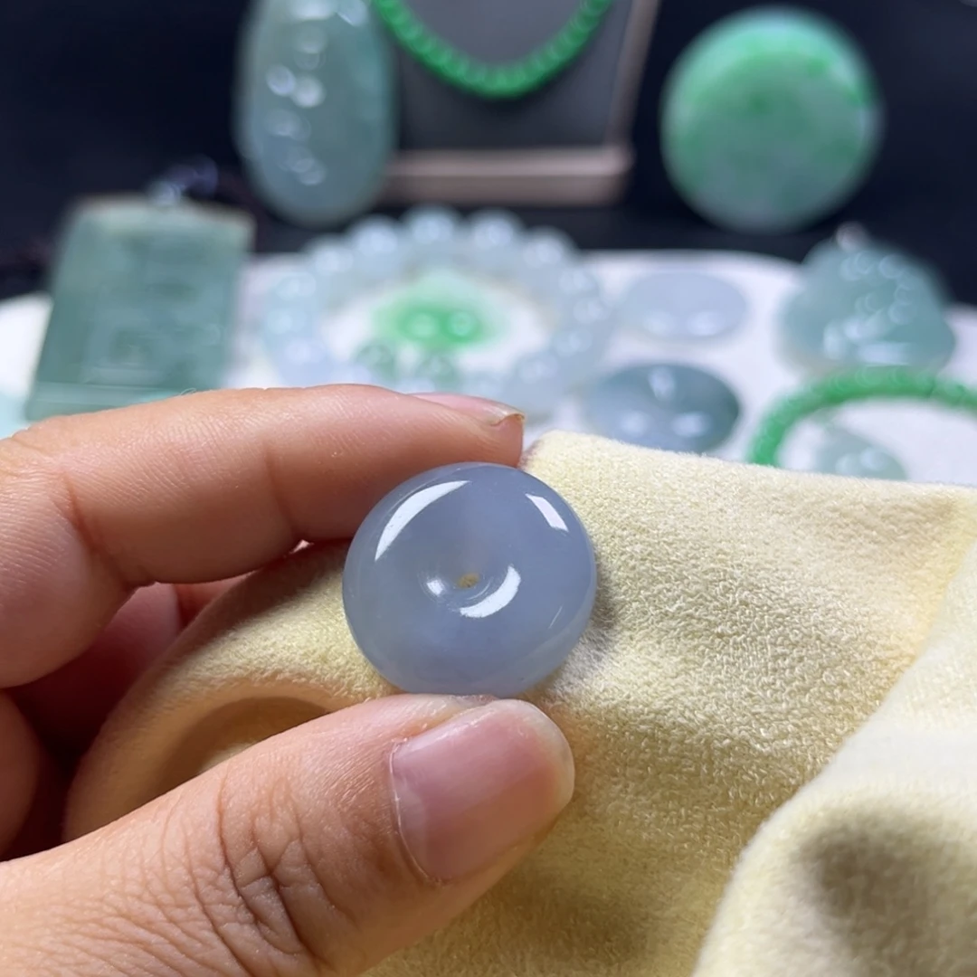 翡翠未镶嵌颈饰平安扣