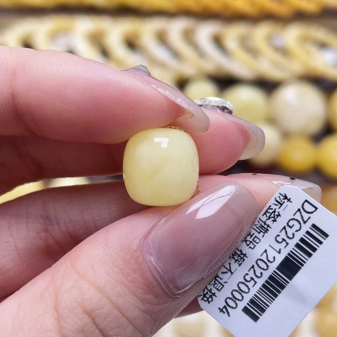 琥珀未镶嵌裸石11.7*11.8mm桶珠