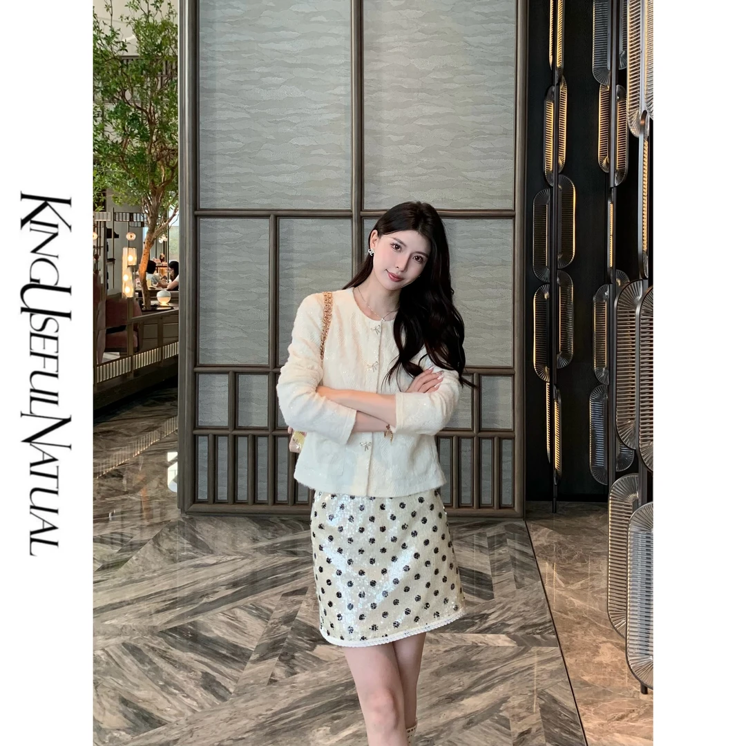 KUN【绒梦香馨】走进优雅 柔软光泽绣珠片毛绒感圆领秋冬开衫上衣