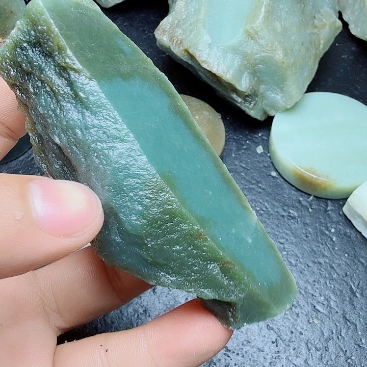 未镶嵌和田玉（糖玉）珠宝奇石