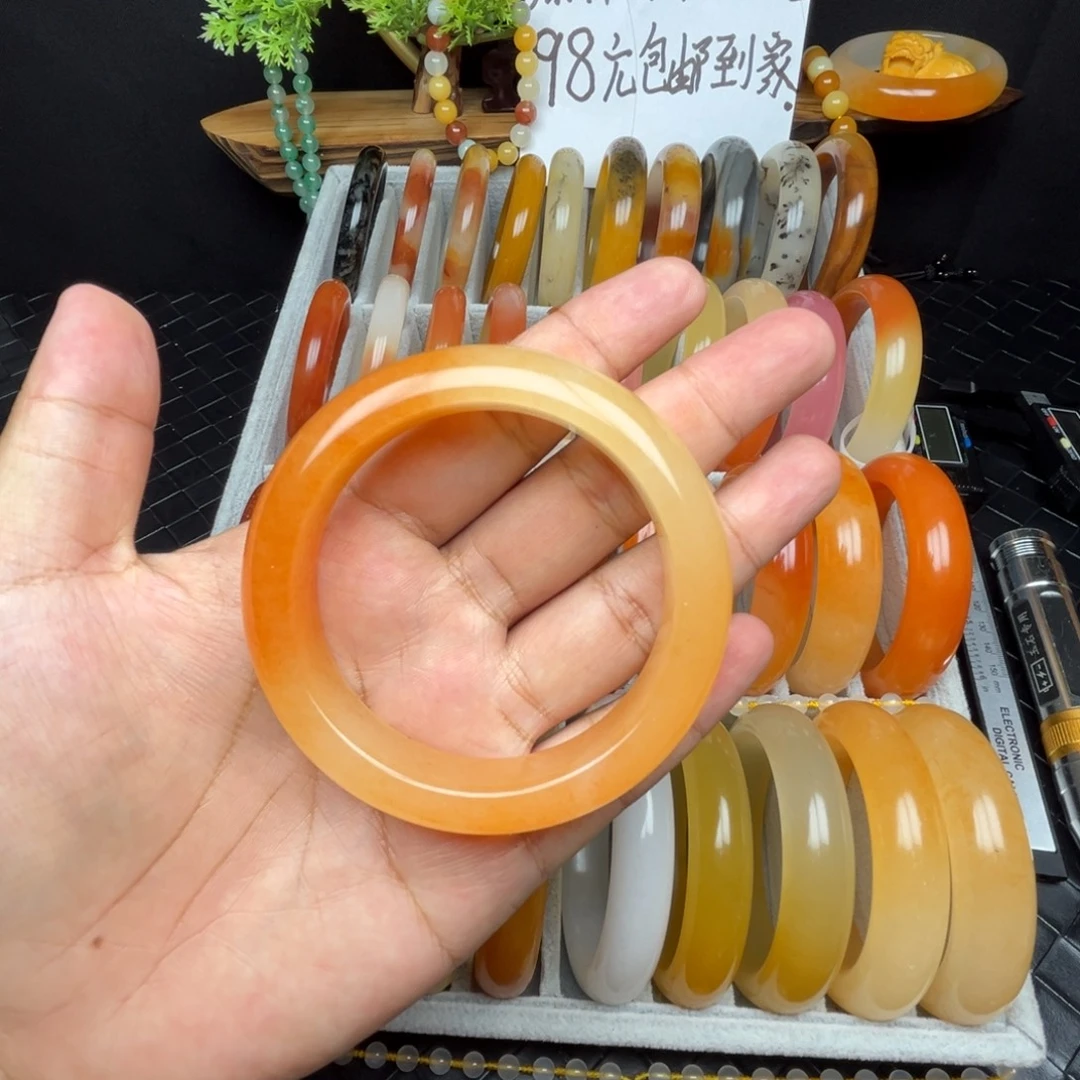 ****糖未镶嵌石英质玉（黄龙玉）手镯