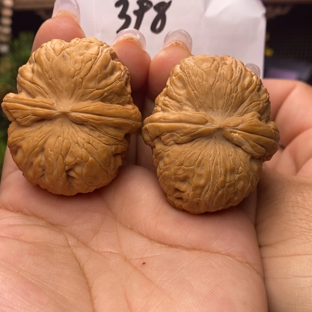 文玩核桃吊坠元宝。全品。 肚。43。丹