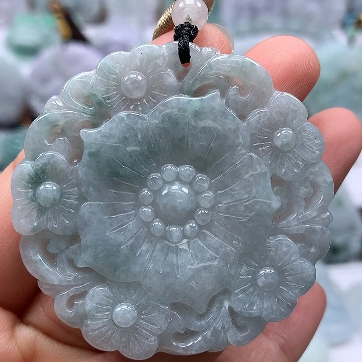 翡翠未镶嵌颈饰花开富贵福利