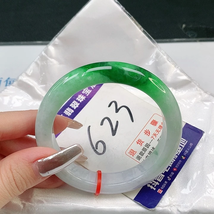 翡翠手镯未镶嵌翡翠手镯