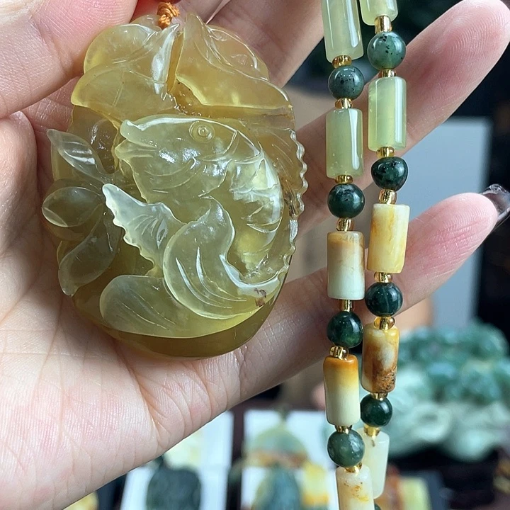 蛇纹石玉颈饰未镶嵌