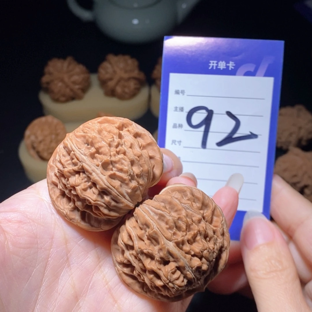 文玩核桃把件四座楼42左右 新疆西藏不发货