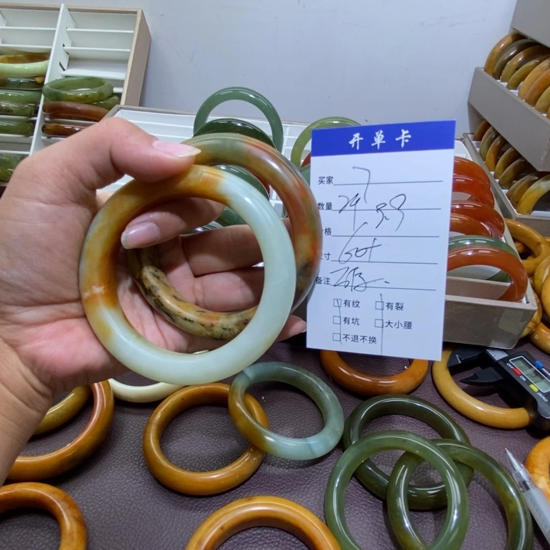 未镶嵌蛇纹石玉手镯小**?