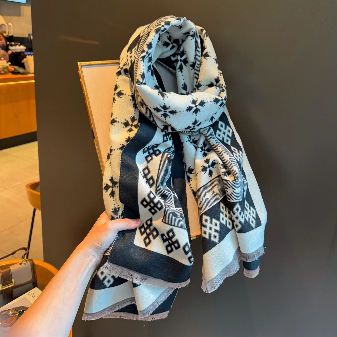 Miss both黑白双面加厚围巾女2025秋冬季新款外搭披肩保暖围脖潮