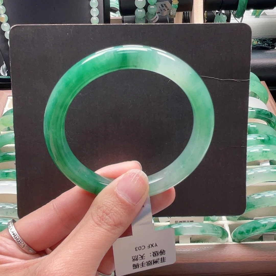 石英质玉（非洲翠）未镶嵌手镯