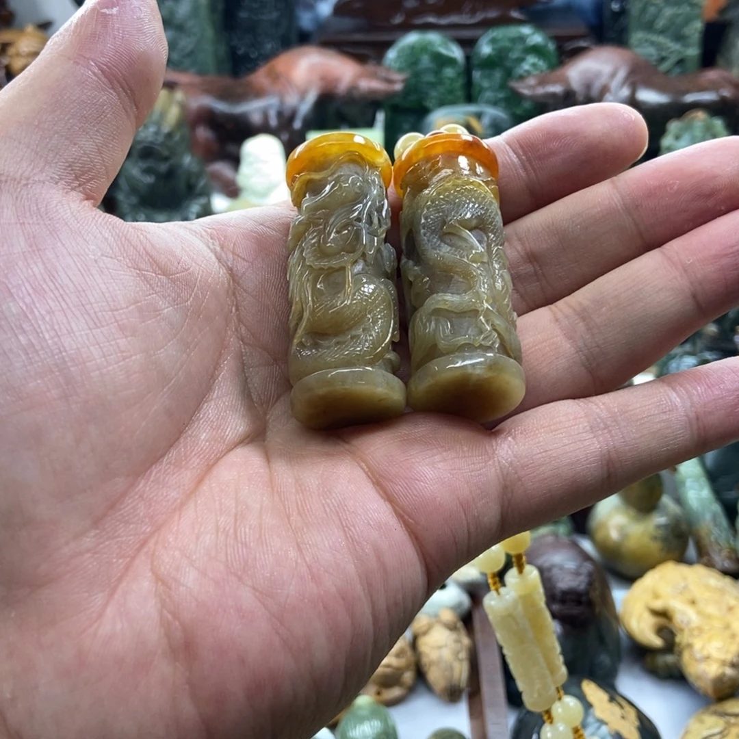 赵***g未镶嵌岫岩河磨玉（透闪石质玉）挂件