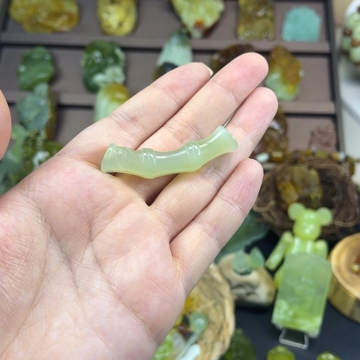 未镶嵌蛇纹石玉颈饰