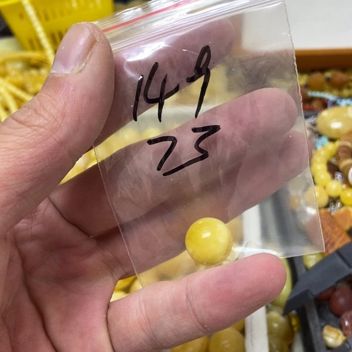 M***°蜜蜡未镶嵌裸石吊坠