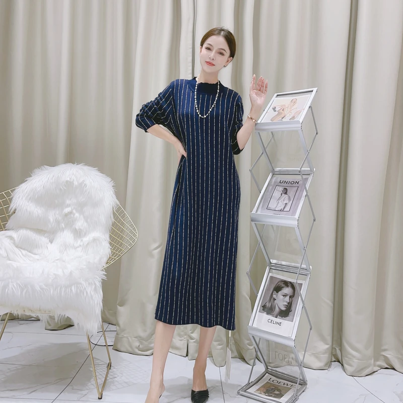 573竖条提花气质设计师秋冬长款提花轻奢针织连衣裙