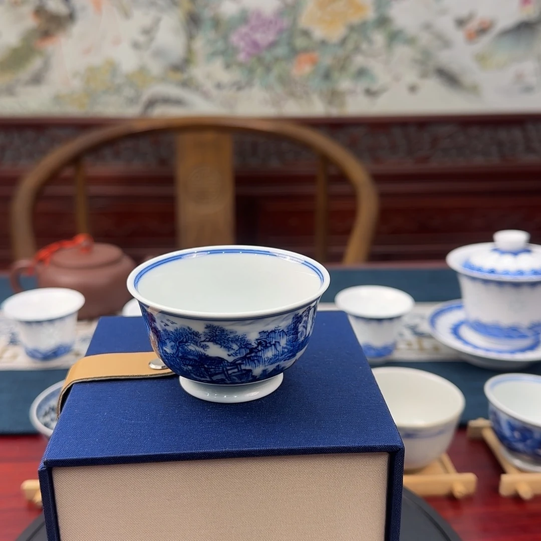 泥塑青花釉里红 精工莎娜