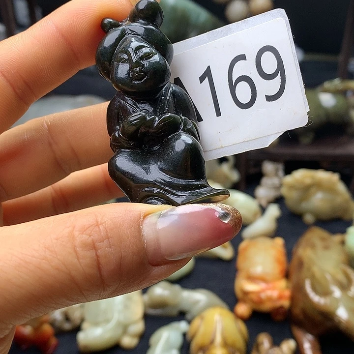 和田玉未镶嵌车挂