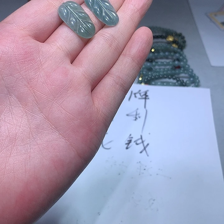 翡翠未镶嵌颈饰翡翠多样发一