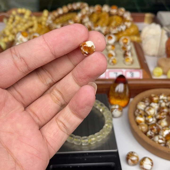 琥珀裸石未镶嵌路****?30号