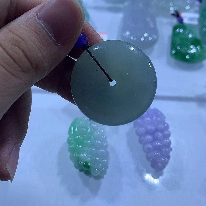 翡翠未镶嵌颈饰天然翡翠A货吊坠